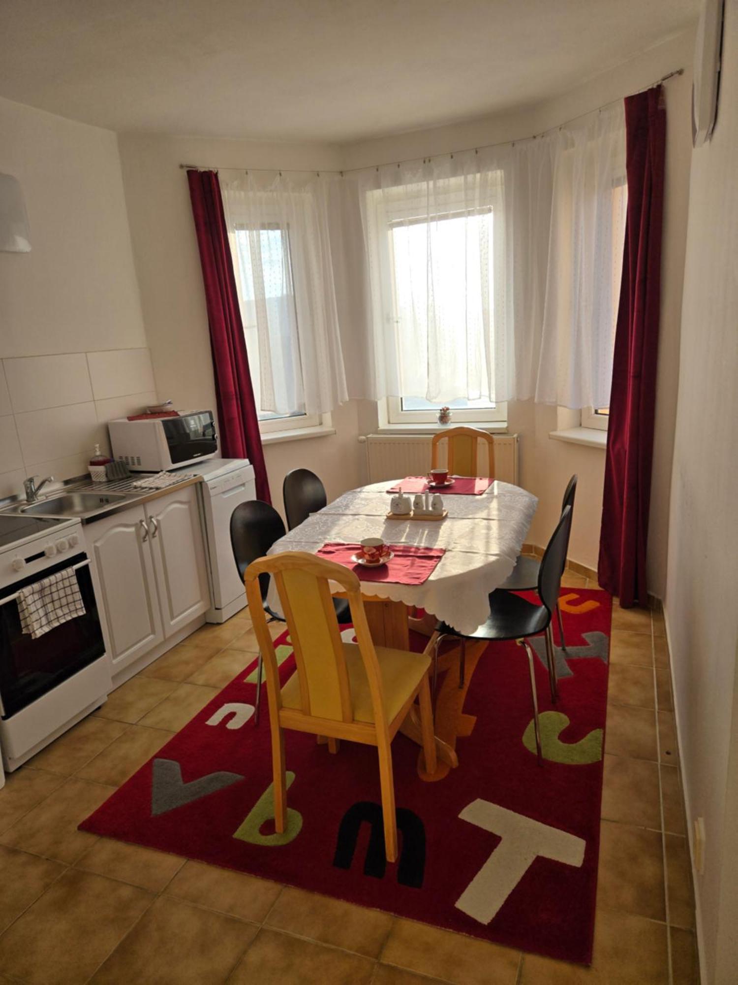 Appartement In Nitra Under The Zobor-Hill Екстер'єр фото